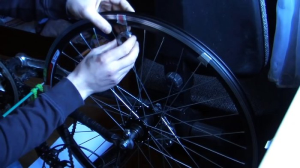 Как исправить любую «восьмерку» на колесе велосипеда
