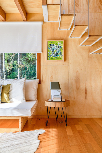 «Дом на дереве» с эстетикой современного дизайна и нотками скандинавского стиля
