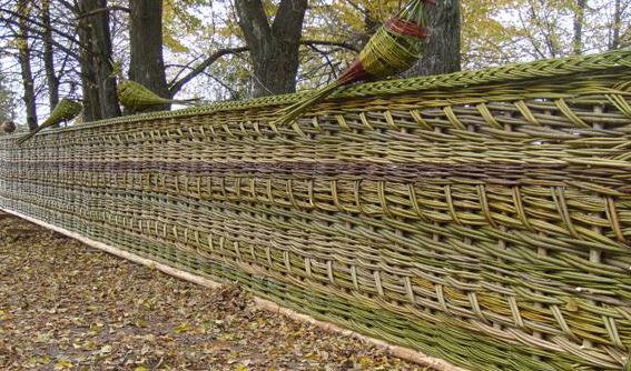 Деревянный забор своими руками: пошаговая инструкция