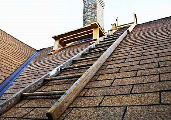 Как сделать складную лестницу на конек крыши: пошаговая инструкция по самостоятельному возведению