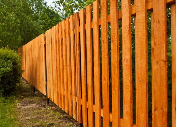 Деревянный забор своими руками: пошаговая инструкция