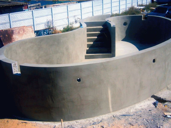 
			Бассейн из бетонного кольца		